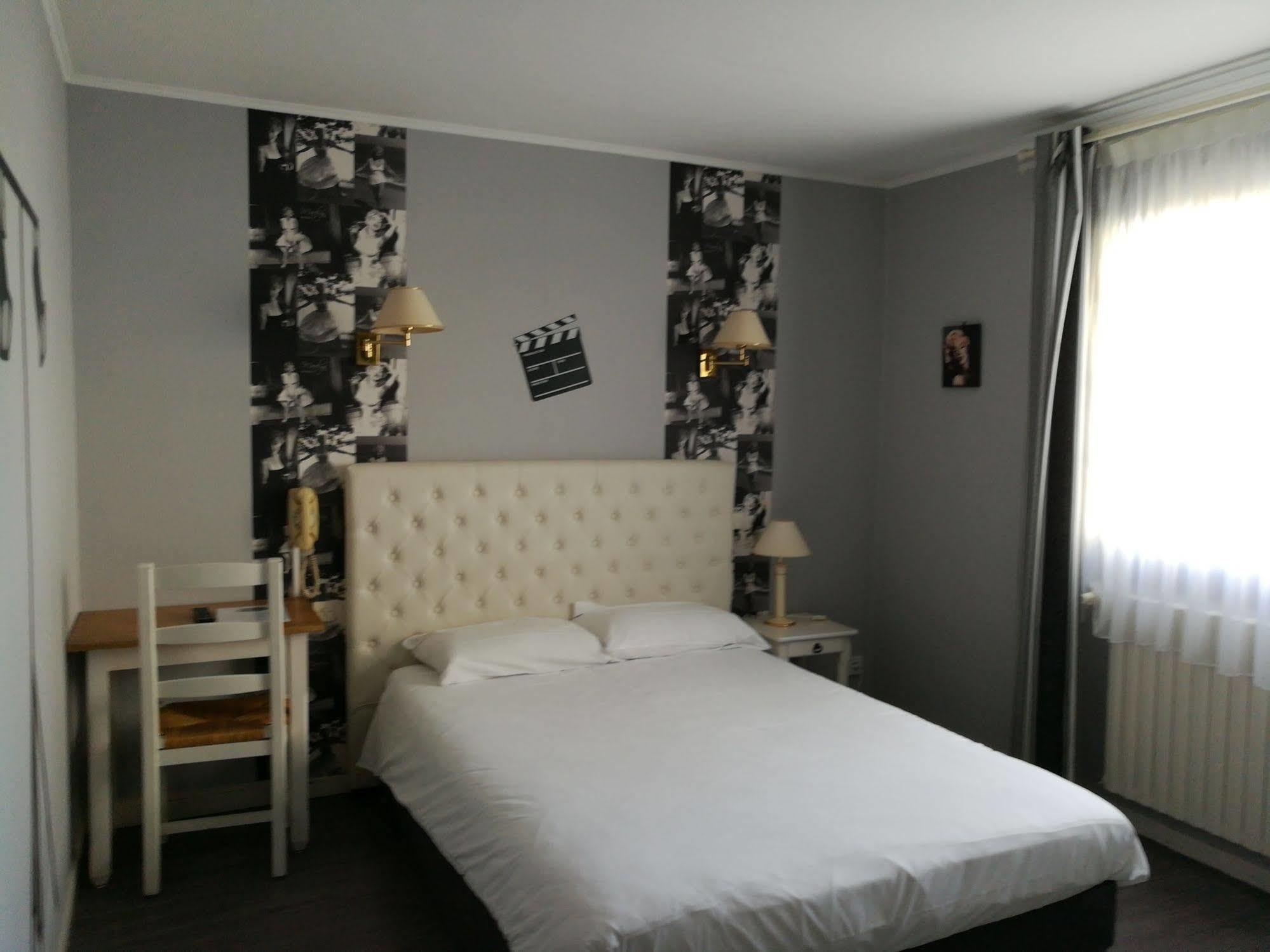 Contact Hotel Du Relais Thouars Exterior foto
